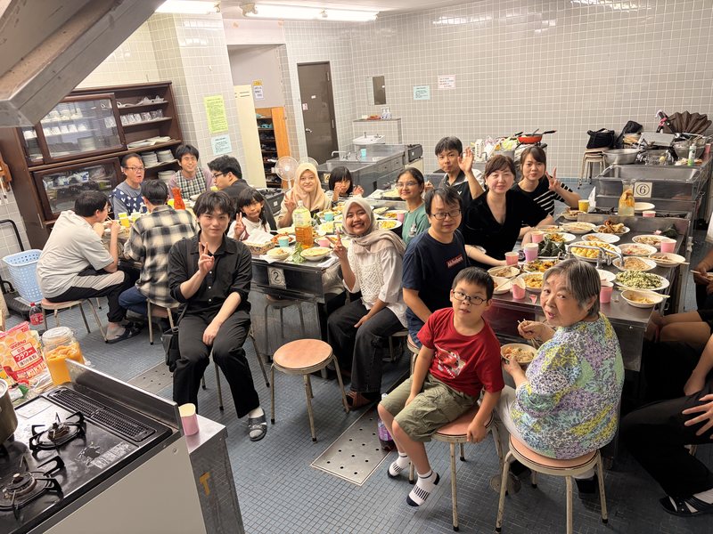 行政関係者・地域住民との食事交流会の様子2