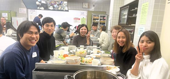 留学生と地域住民との交流会の様子